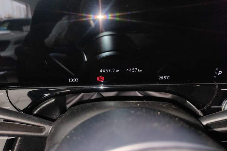 Used Mercedes-Benz E-Class 2024 E 260 L Odometer Close Up