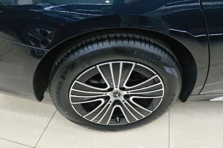 Used Mercedes-Benz E-Class 2024 E 260 L 4MATIC Right Rear Wheel Hub