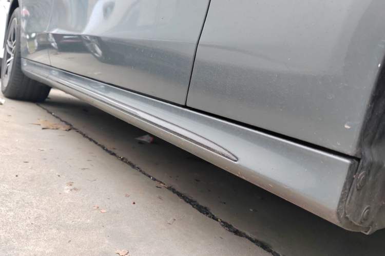 Used Mercedes-Benz E-Class 2024 E 260 Sport Edition Right Side Sill