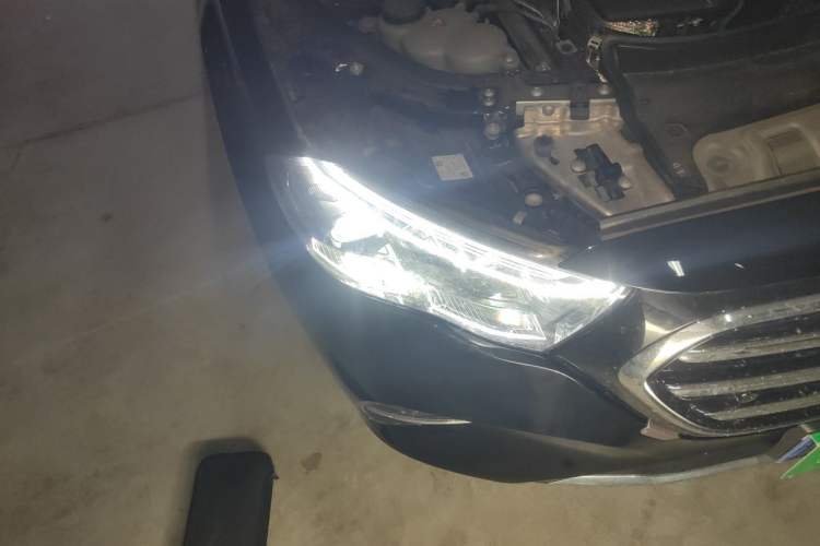 Used Mercedes-Benz E-Class 2024 E 300 L Exclusive Edition Right Front Headlight