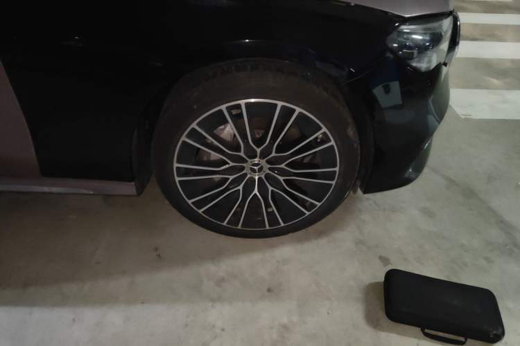Used Mercedes-Benz E-Class 2024 E 300 L Exclusive Edition Right Front Wheel Hub