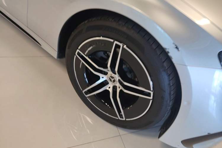 Used Mercedes-Benz E-Class 2024 E 260 Sport Edition Right Front Wheel Hub