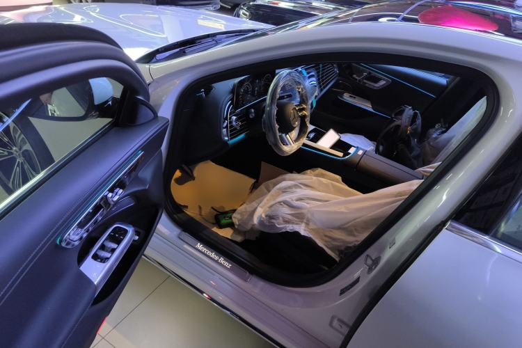 Used Mercedes-Benz E-Class 2024 E 260 L 4MATIC Sport Edition Driver Seat