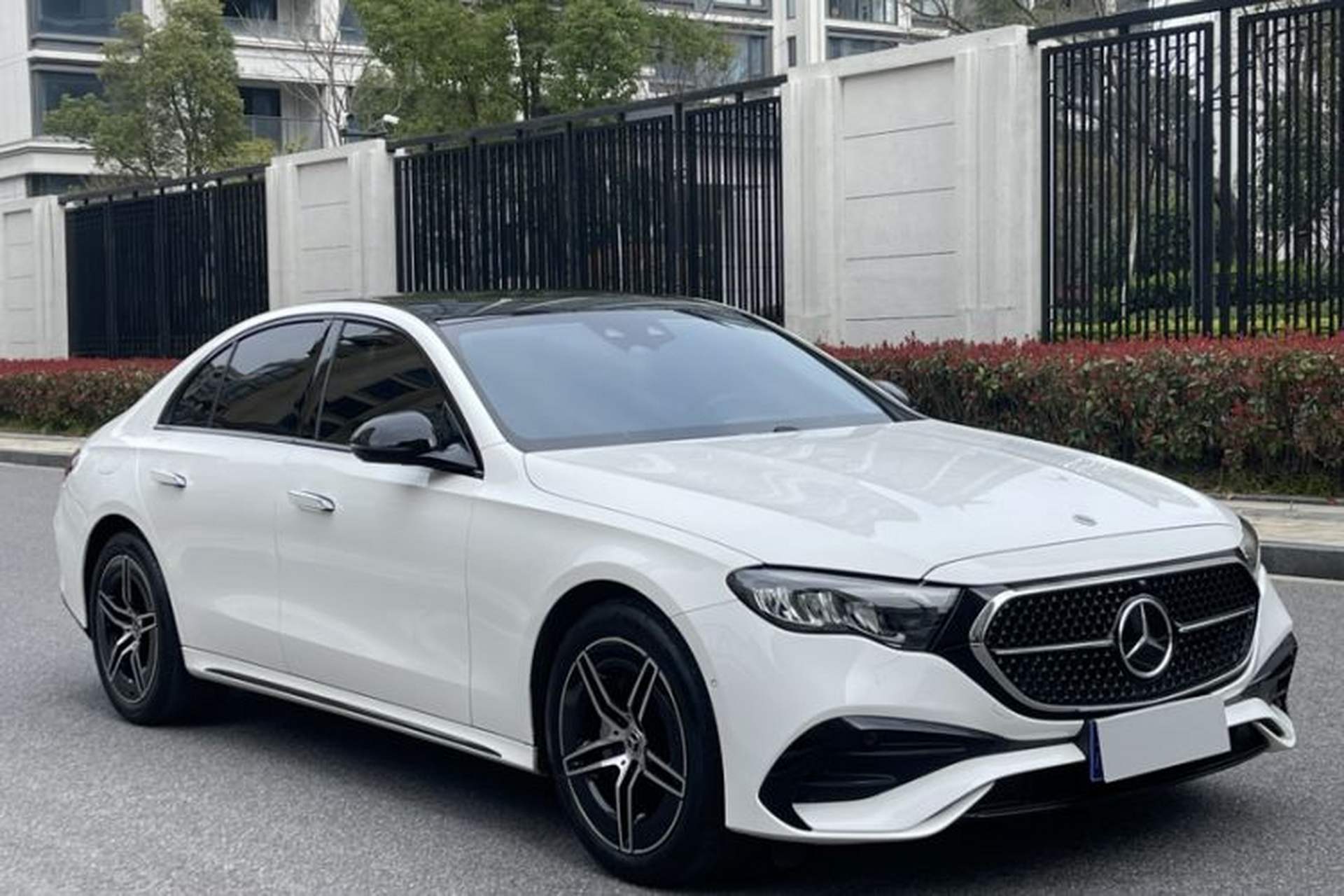 Used Mercedes-Benz E-Class 2024 E 300 Fashion Sport Edition Exterior 3