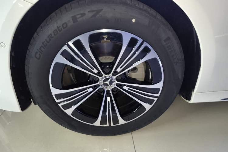 Used Mercedes-Benz E-Class 2024 E 260 L 4MATIC Sport Edition Exterior 4