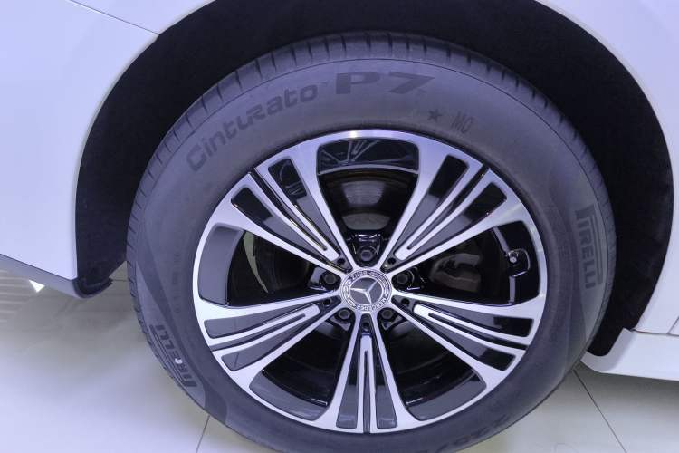 Used Mercedes-Benz E-Class 2024 E 260 L 4MATIC Sport Edition Exterior 5