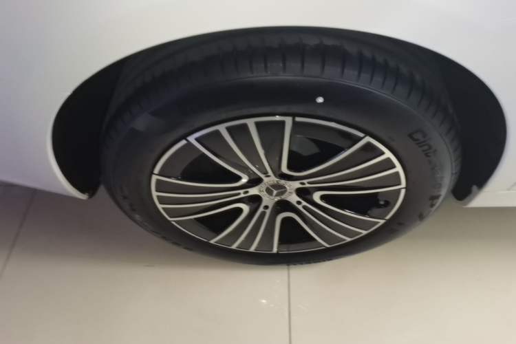 Used Mercedes-Benz E-Class 2024 E 260 L 4MATIC Exterior 5