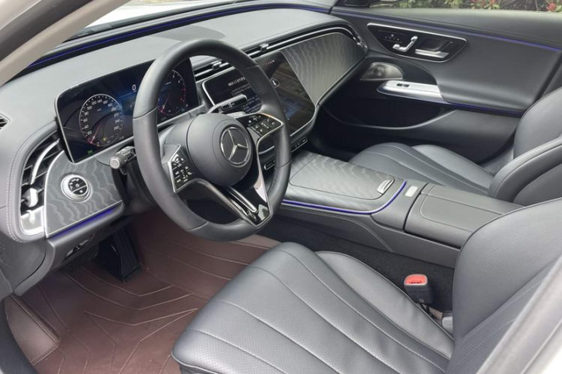 Used Mercedes-Benz E-Class 2024 E 300 Fashion Sport Edition Interior 1