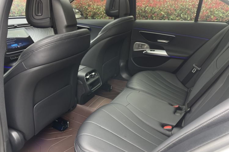 Used Mercedes-Benz E-Class 2024 E 300 Fashion Sport Edition Interior 2