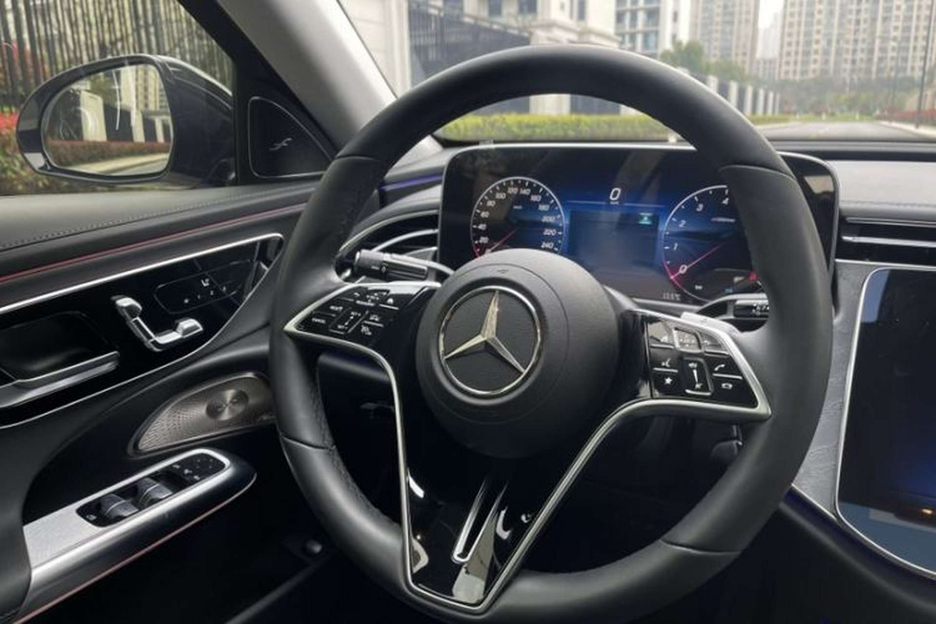 Used Mercedes-Benz E-Class 2024 E 300 Fashion Sport Edition Interior 4