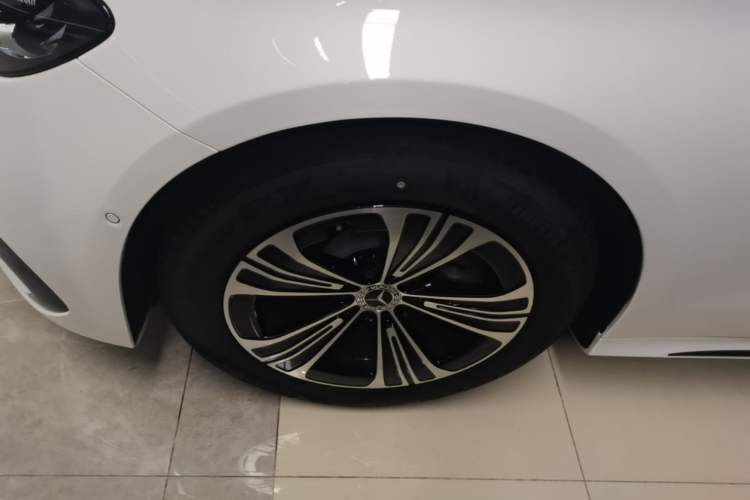 Used Mercedes-Benz E-Class 2024 E 260 L 4MATIC Sport Edition Left Front Wheel Hub