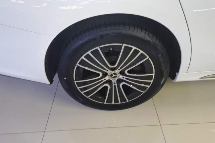 Used Mercedes-Benz E-Class 2024 E 260 L 4MATIC Right Rear Wheel Hub