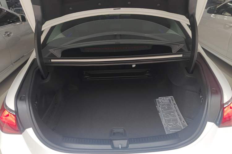 Used Mercedes-Benz E-Class 2024 E 300 Fashion Sport Edition Trunk