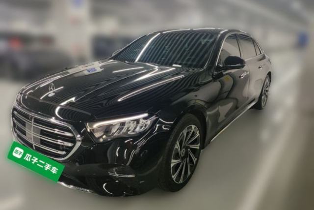 Ojetý Mercedes-Benz E-Class 2025 E 300 L Luxury Model
