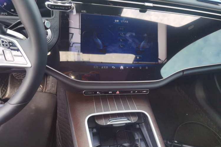 Used Mercedes-Benz E-Class 2025 Facelift E 300 L Luxury Edition Audio And AC Panel