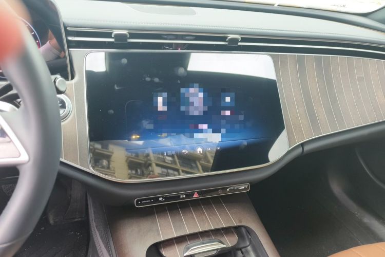 Used Mercedes-Benz E-Class 2025 Facelift E 300 L Fashion Edition Audio And AC Panel