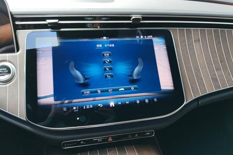 Used Mercedes-Benz E-Class 2025 Facelift E 300 L Fashion Edition Audio And AC Panel