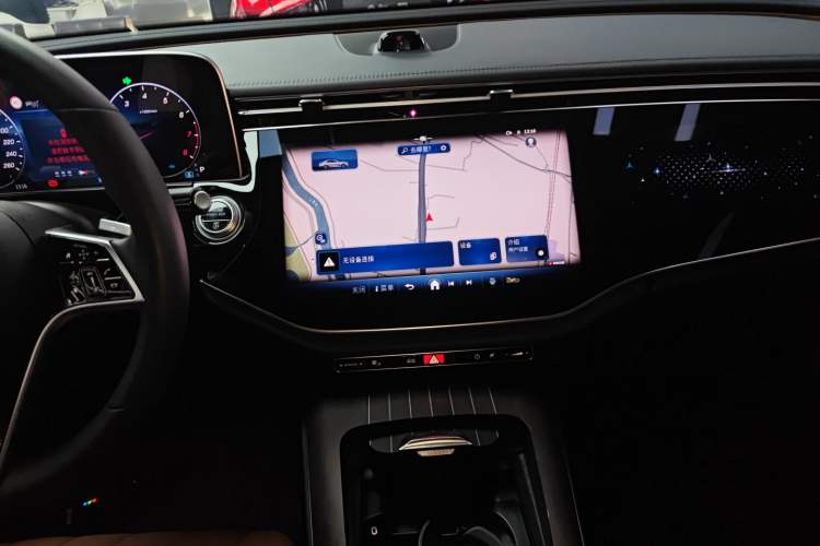 Used Mercedes-Benz E-Class 2025 Facelift E 300 L Luxury Edition Audio And AC Panel
