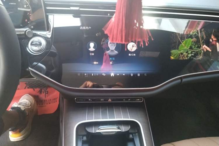 Used Mercedes-Benz E-Class 2025 Facelift E 300 L Luxury Edition Audio And AC Panel