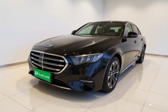 Ojetý Mercedes-Benz E-Class 2025 E 300 L Luxury Model