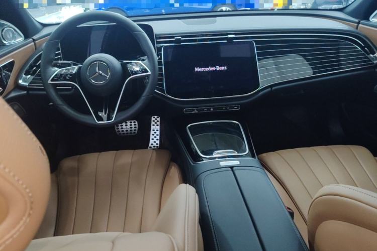 Used Mercedes-Benz E-Class 2025-Year Facelift E 260 L Center Console