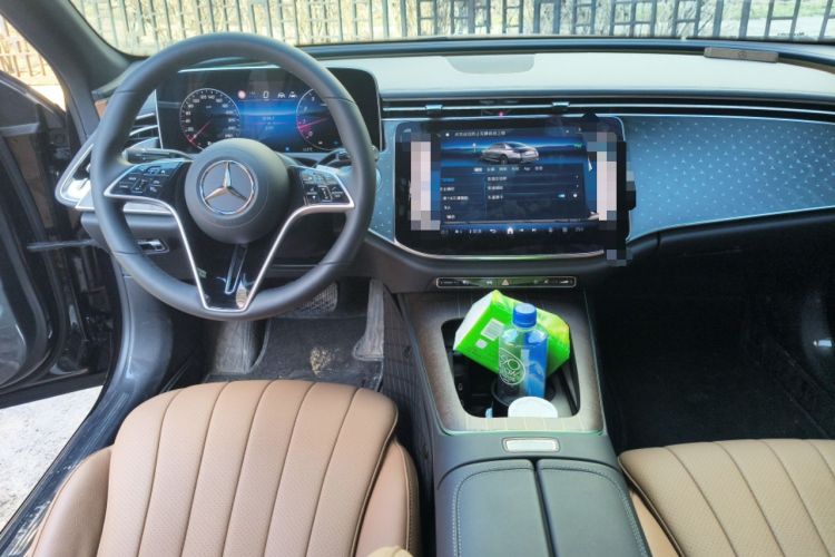 Used Mercedes-Benz E-Class 2025 Facelift E 300 L Fashion Edition Center Console