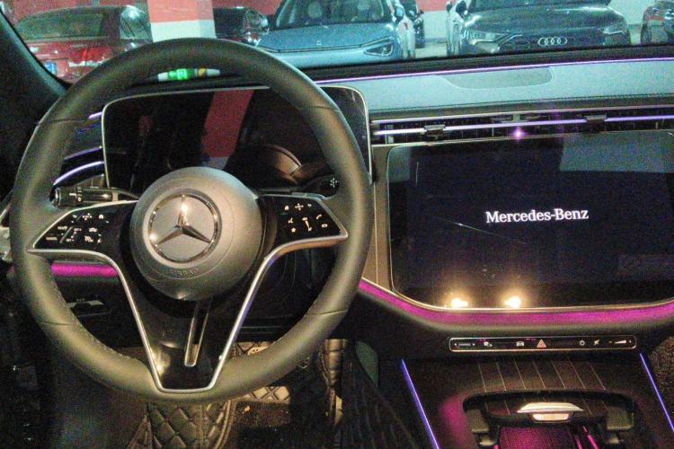 Used Mercedes-Benz E-Class 2025 Facelift E 300 L Fashion Edition Center Console