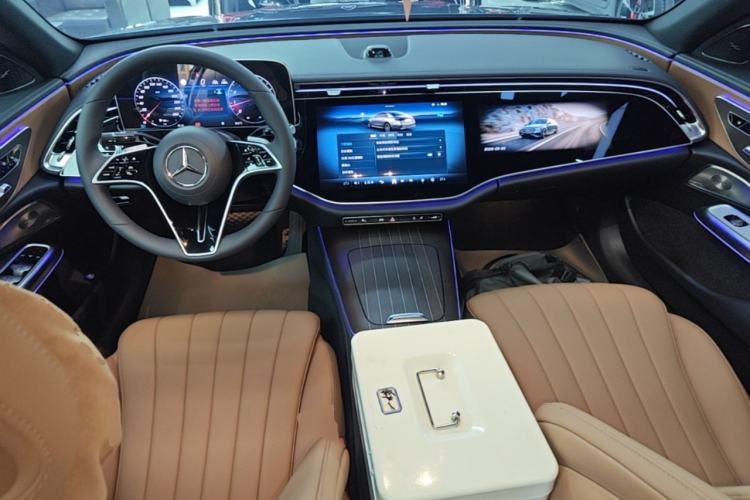 Used Mercedes-Benz E-Class 2025 E 300 L Luxury Model Center Console