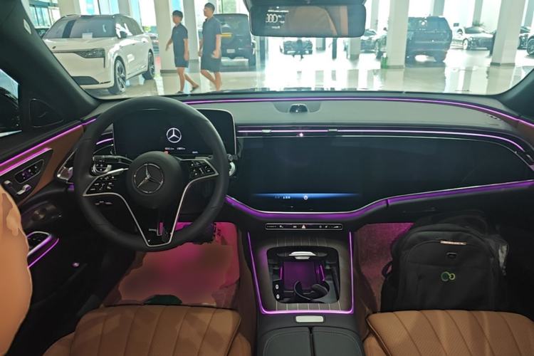 Used Mercedes-Benz E-Class 2025 E 300 L Luxury Model Center Console