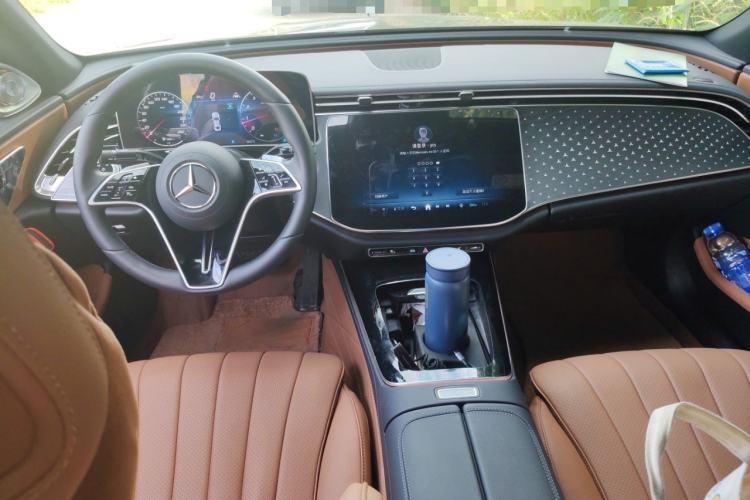 Used Mercedes-Benz E-Class 2025 Facelift E 260 L 4MATIC Center Console