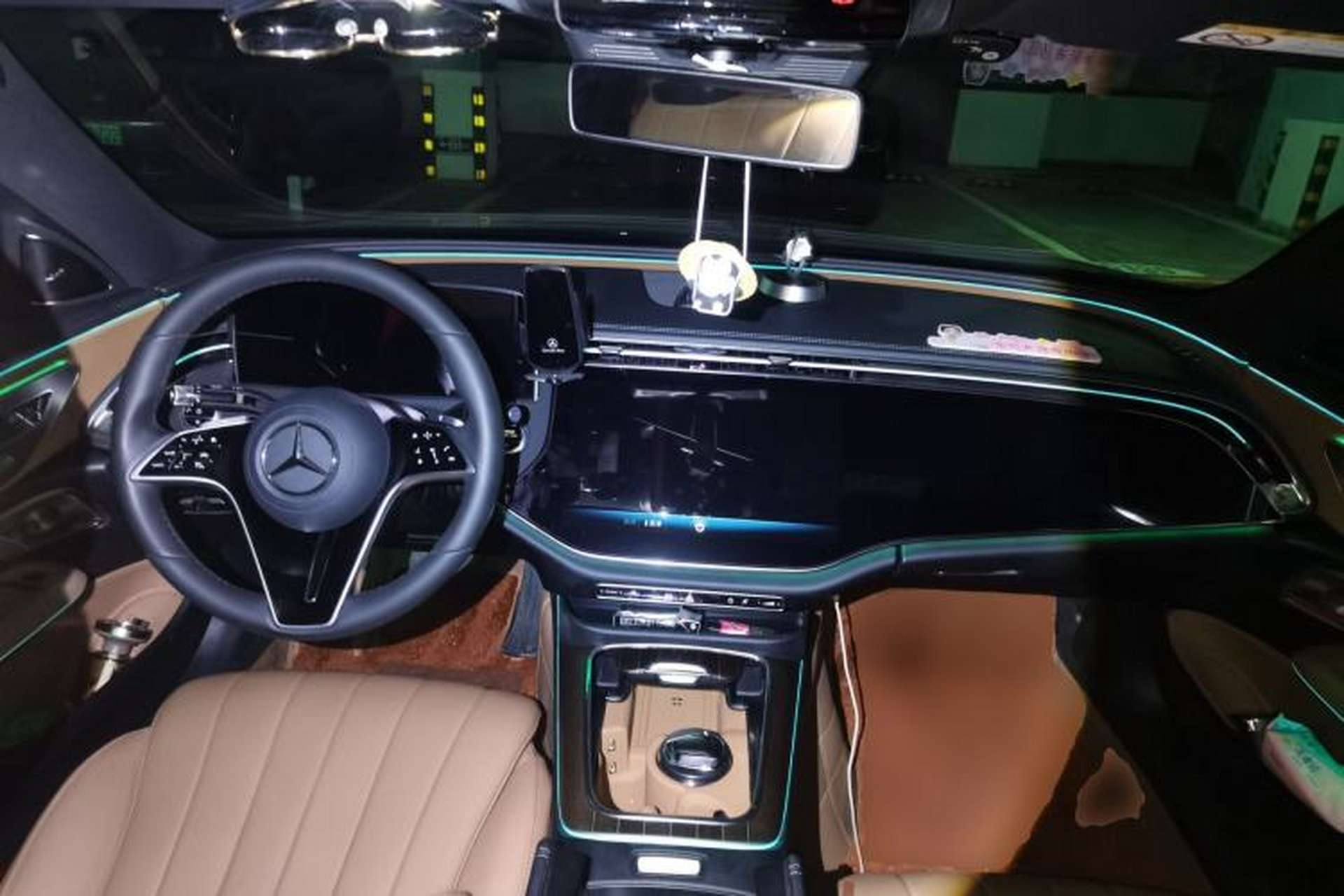 Used Mercedes-Benz E-Class 2025 E 300 L Luxury Model Center Console