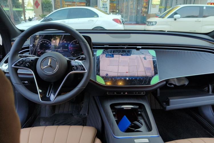 Used Mercedes-Benz E-Class 2025 E 260 L Center Console