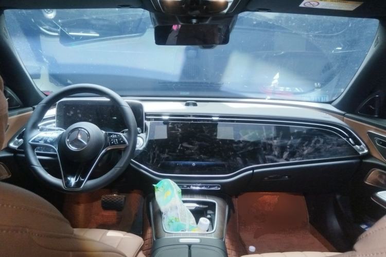 Used Mercedes-Benz E-Class 2025 Facelift E 300 L Luxury Edition Center Console