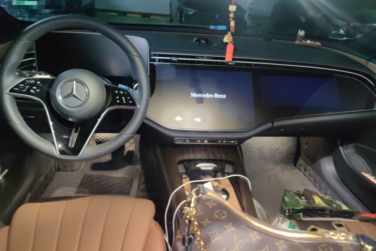 Used Mercedes-Benz E-Class 2025 E 300 L Luxury Model Center Console