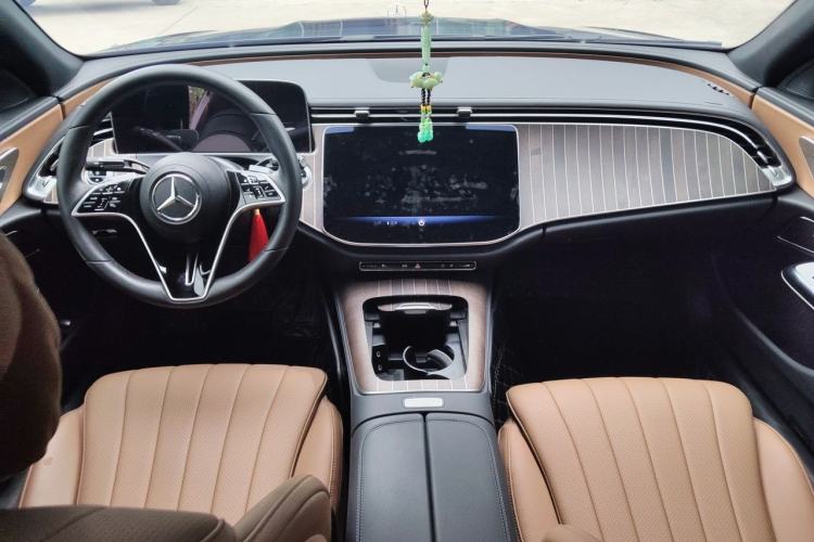 Used Mercedes-Benz E-Class 2025 E 300 L Stylish Model Center Console