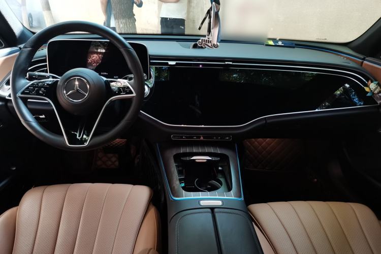 Used Mercedes-Benz E-Class 2025 E 300 L Luxury Model Center Console