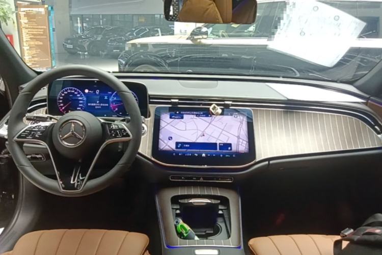 Used Mercedes-Benz E-Class 2025 Facelift E 300 L Fashion Edition Center Console