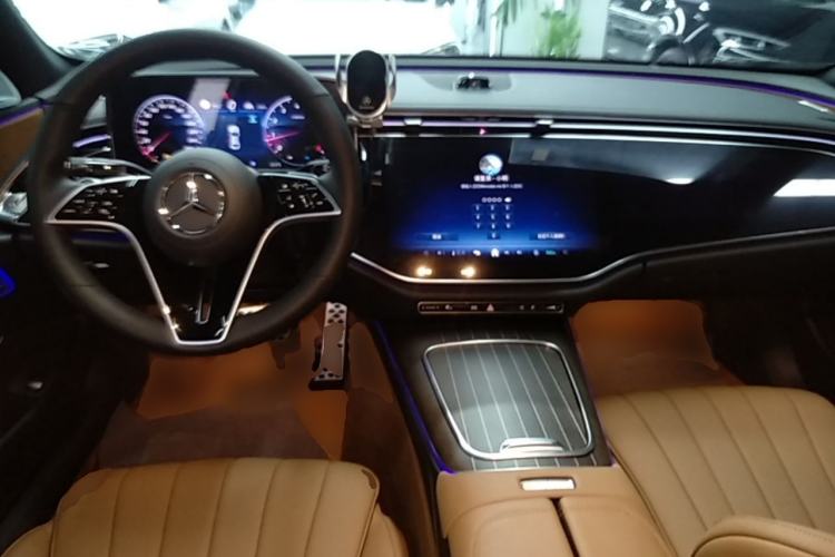 Used Mercedes-Benz E-Class 2025 Facelift E 300 L Luxury Edition Center Console