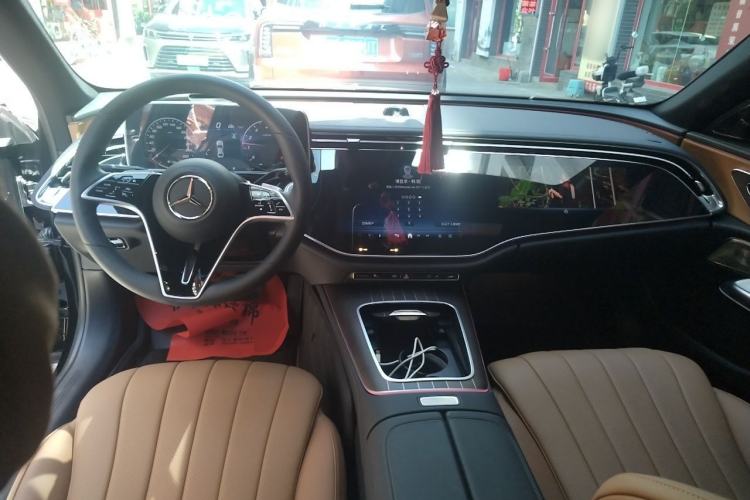 Used Mercedes-Benz E-Class 2025 Facelift E 300 L Luxury Edition Center Console