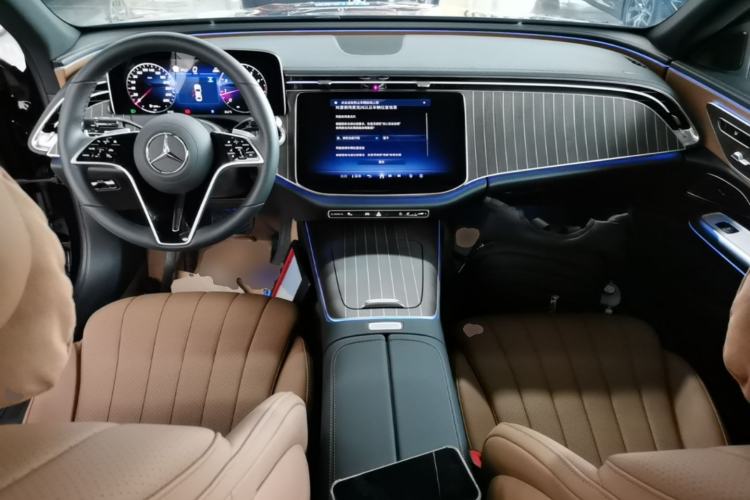 Used Mercedes-Benz E-Class 2025 Facelift E 300 L Fashion Edition Center Console