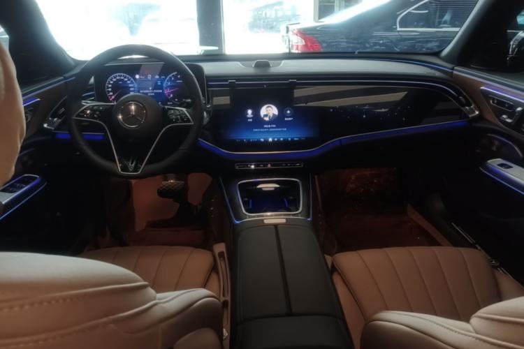 Used Mercedes-Benz E-Class 2025 E 300 L Luxury Model Center Console