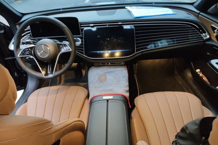 Used Mercedes-Benz E-Class 2025-Year Facelift E 260 L Center Console