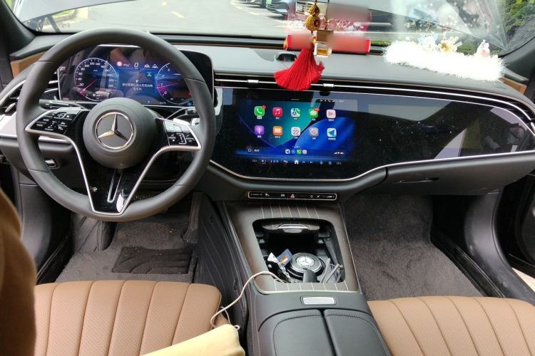 Used Mercedes-Benz E-Class 2025 E 300 L Luxury Model Center Console