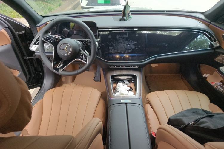 Used Mercedes-Benz E-Class 2025 Facelift E 300 L Luxury Edition Center Console