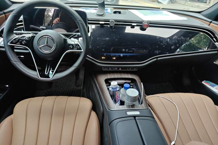 Used Mercedes-Benz E-Class 2025 Facelift E 300 L Luxury Edition Center Console