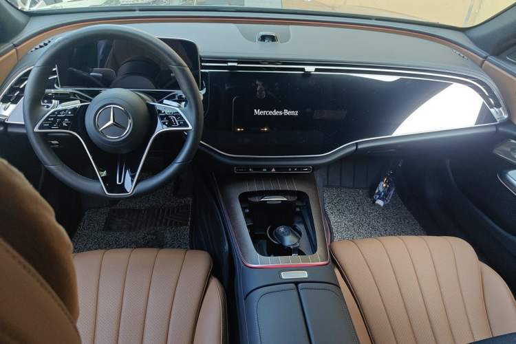 Used Mercedes-Benz E-Class 2025 E 300 L Luxury Model Center Console