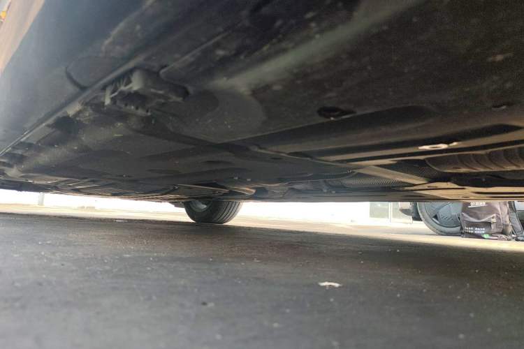 Used Mercedes-Benz E-Class 2025 E 260 L Chassis Rear Left