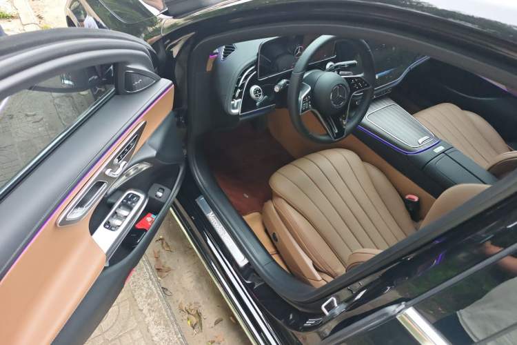 Used Mercedes-Benz E-Class 2025 Facelift E 300 L Premium Edition Driver Seat