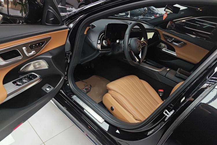 Used Mercedes-Benz E-Class 2025 Facelift E 300 L Luxury Edition Driver Seat