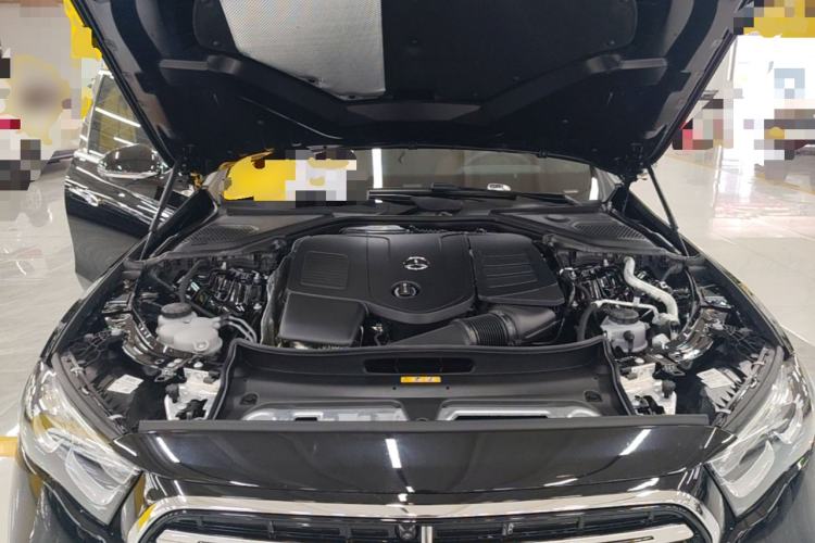 Used Mercedes-Benz E-Class 2025-Year Facelift E 260 L Engine Bay